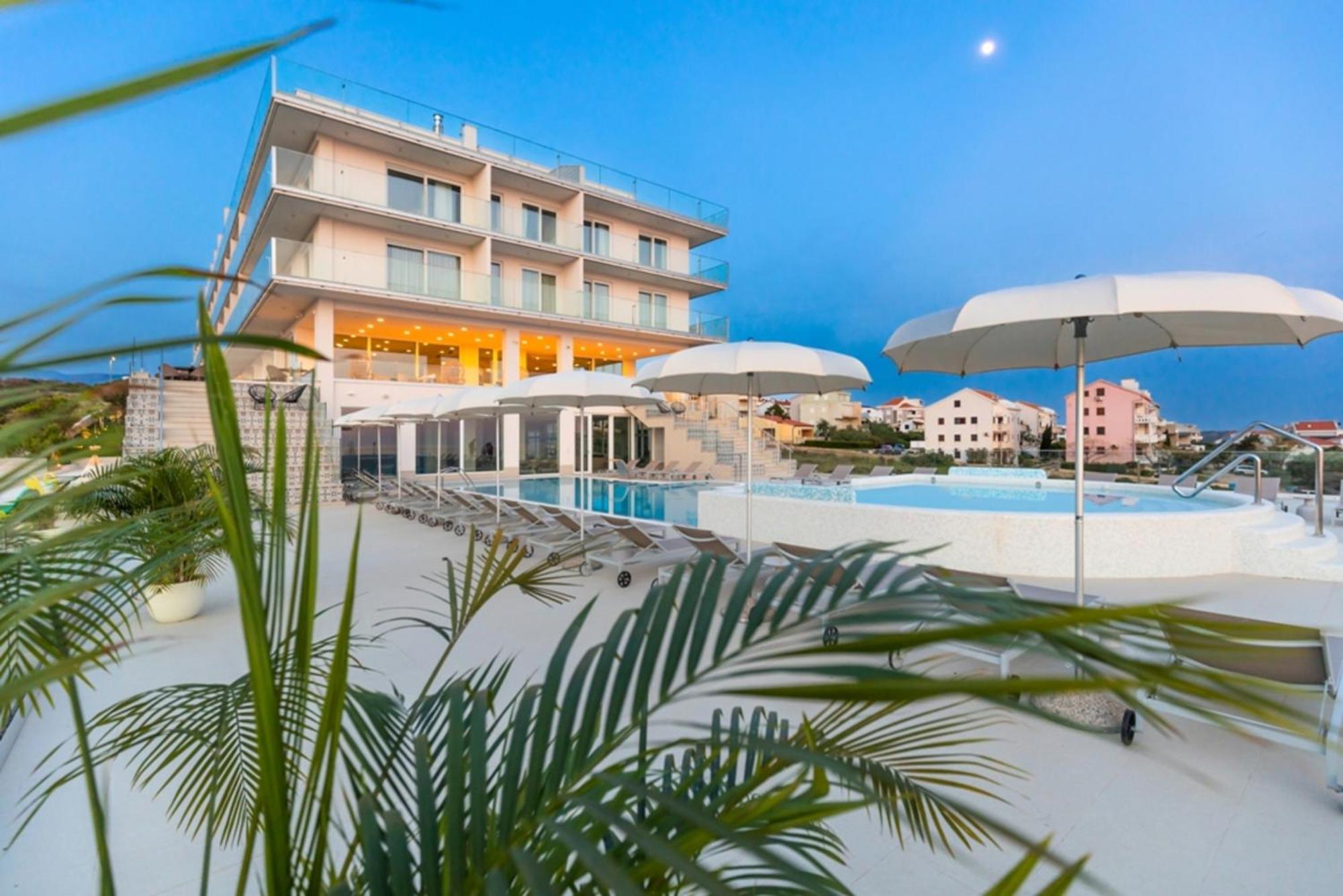 Hotel In Excelsis 诺瓦利娅 外观 照片